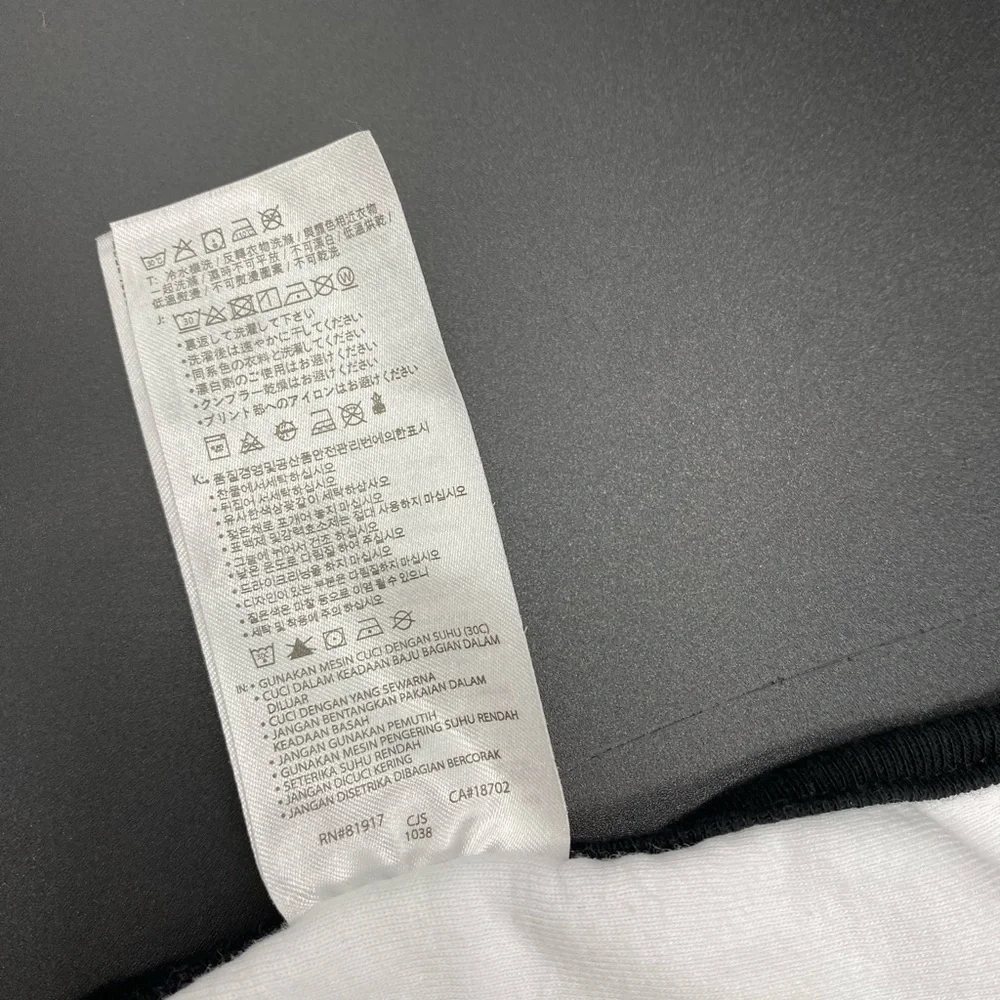 Nike baby infant 0-6 months white & black Bib
